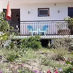 Bel Avec Grande Terrasse Ensoleillee Et Jardin Perpignan