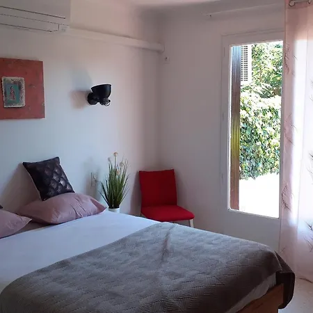Bel Avec Grande Terrasse Ensoleillee Et Jardin Apartmán