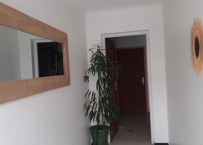 Bel Avec Grande Terrasse Ensoleillee Et Jardin 公寓 *