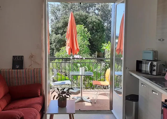 Bel Avec Grande Terrasse Ensoleillee Et Jardin 佩皮尼昂