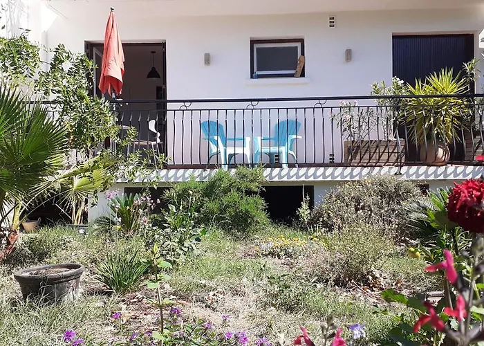 Bel Avec Grande Terrasse Ensoleillee Et Jardin 佩皮尼昂